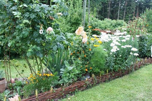 Wicker as a fence for flowerbeds