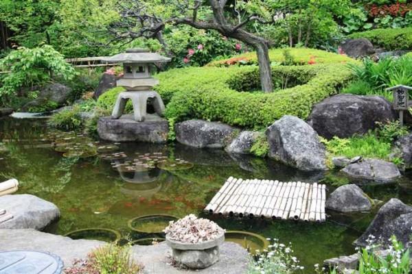 how to design a garden plot with your own hands in the Japanese style