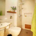 Cream colored bathroom design and a few color accents