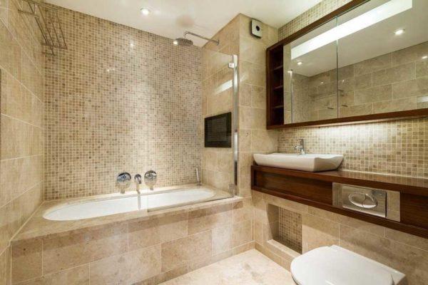 The combination of tile and mosaic is a great option for bathroom decoration