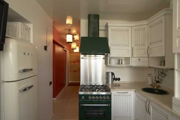 Kitchen space layout in a standard apartment