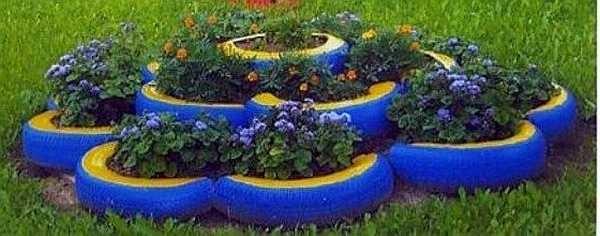 Another way to make a tiered flowerbed out of tires