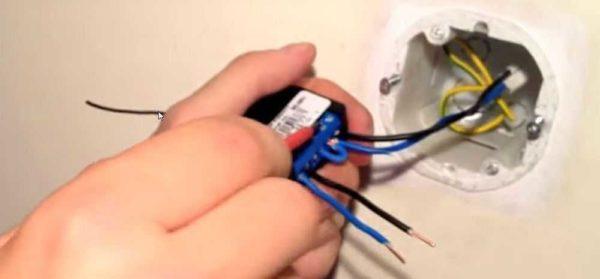 Connecting the regulator to the power supply