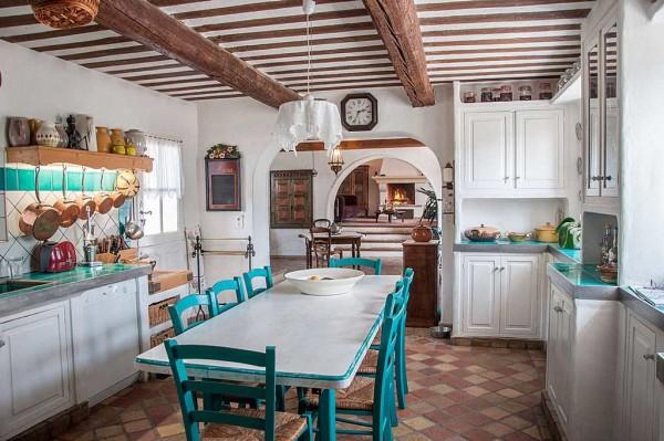 The kitchen in the style of Provence is a separate topic, but all the rules and colors remain here as well