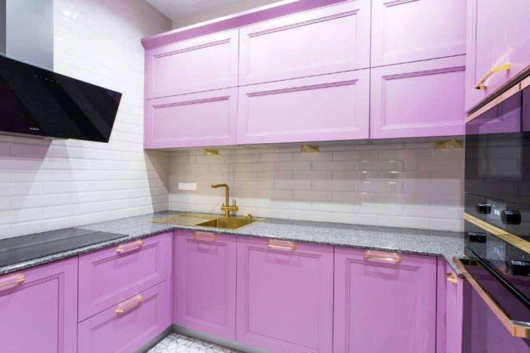 A solution for a small kitchen. On the walls and apron white glossy brick tiles