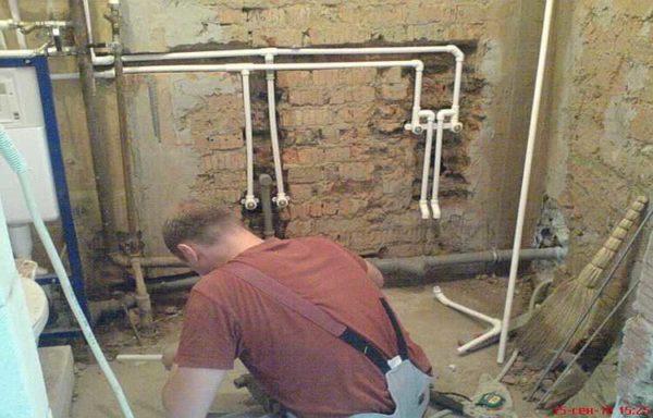 Hot and cold water pipes are laid parallel to each other