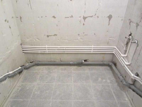 The pipes are laid parallel to each other