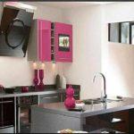 In the kitchen, this combination emphasizes the stylishness of the furniture