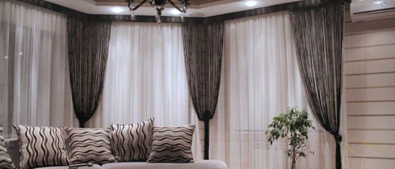 Curtains in the living room: choose by style