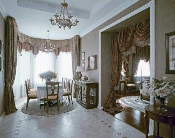 The shape of the drapes depends on the style