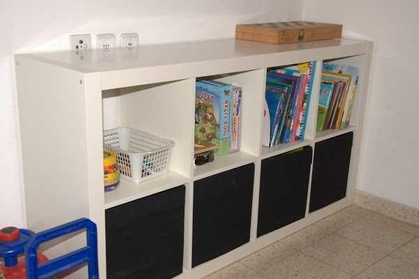 Rectangular shelving unit with square cells