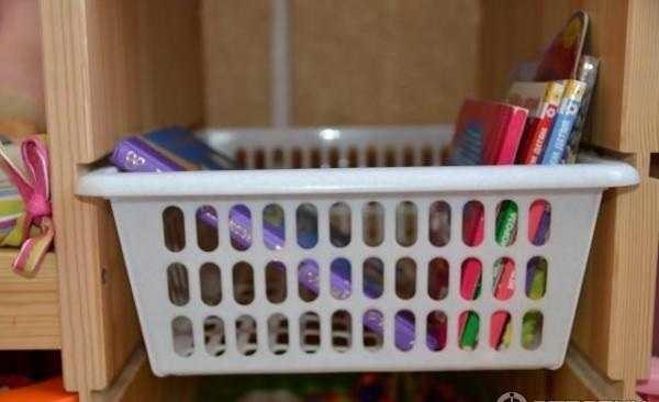 How to install a toy basket into a rack