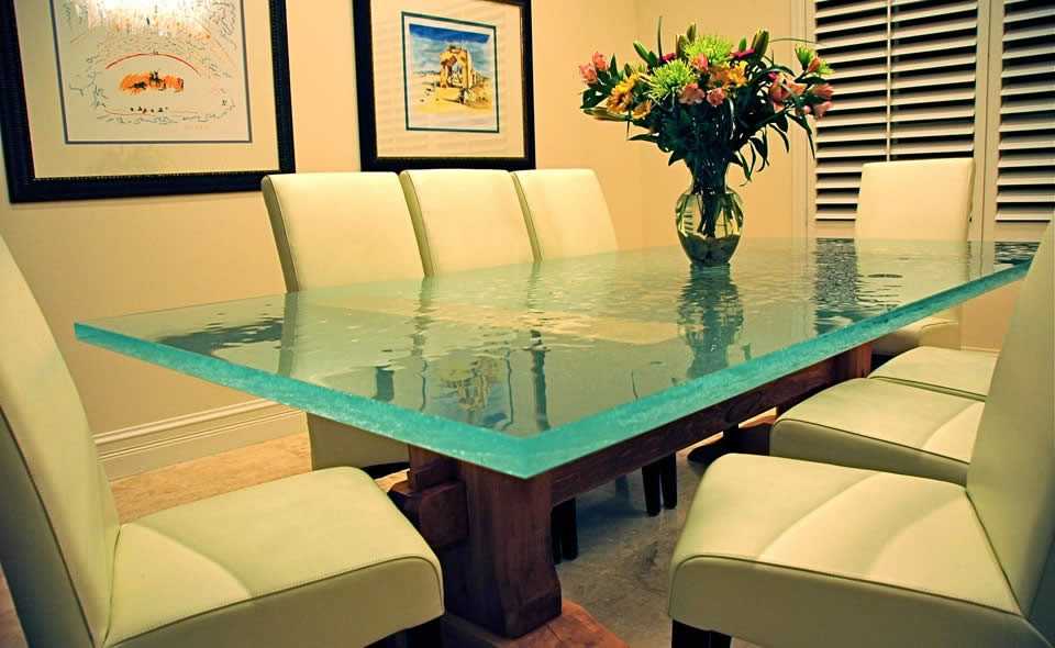 Dining table with glass - a stylish choice for the kitchen