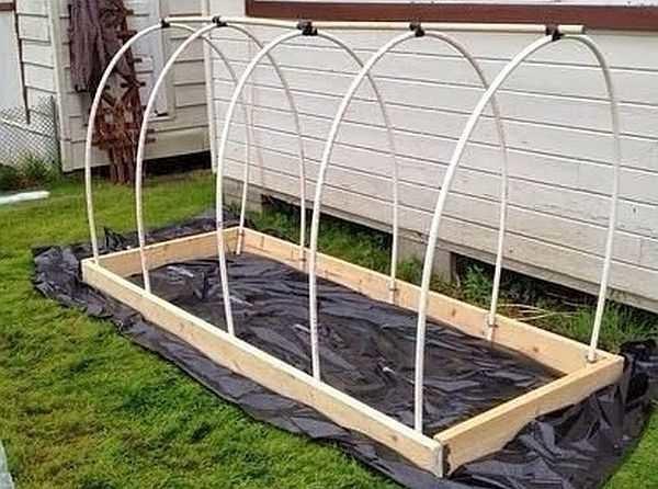 Greenhouse of PVC pipes on the same technology with small changes: since it is small, the pipes are nailed directly to the wooden frame. And also the top pipe is on top and is taped with duct tape (can be replaced with scotch tape). 