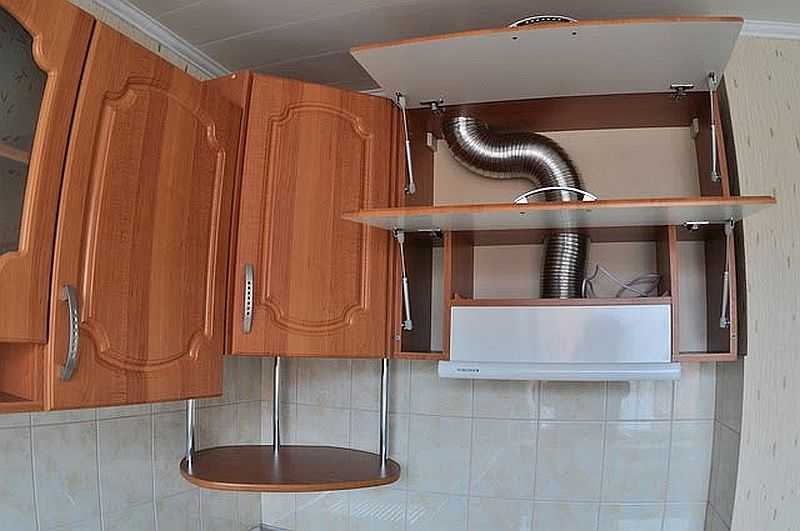 Installation and connection of the kitchen hood