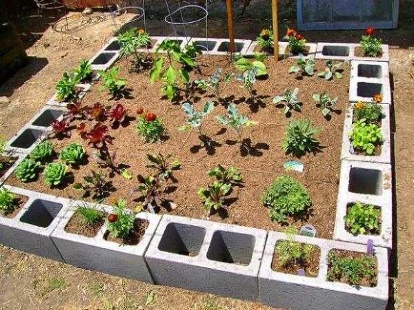 Fence for high beds made of expanded clay concrete